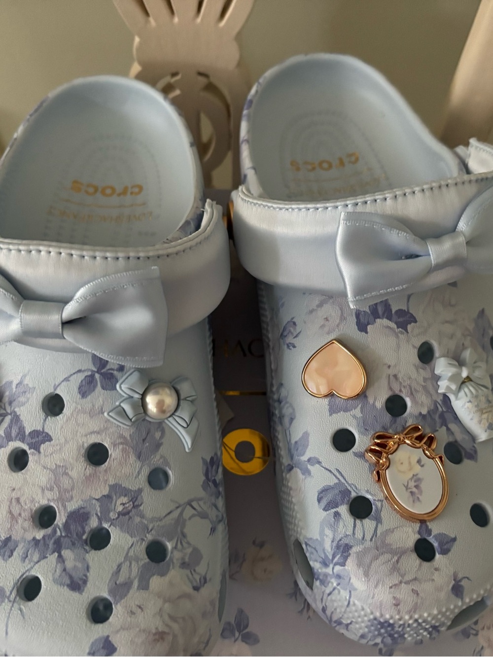 LoveShackFancy blue rose Crocs 8 women’s in box - Picture 11 of 13